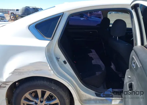 2015 Nissan Altima 2.5 S из США, поврежденный, VIN 1N4AL3AP5FN898623